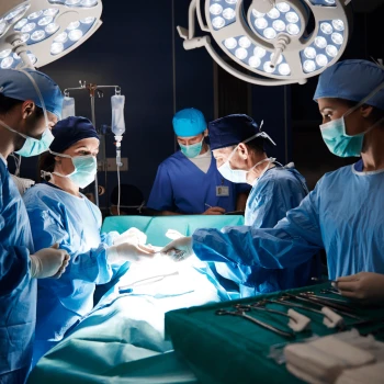 Prótesis total de cadera con abordaje por vía anterior