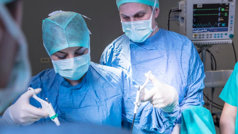 Cirugía laparoscópica de hernia umbilical