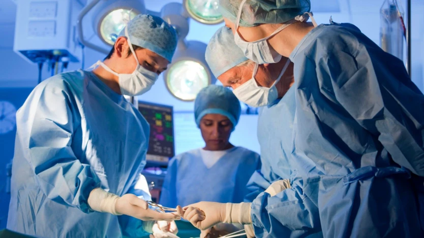 Cirugía de hernia epigástrica