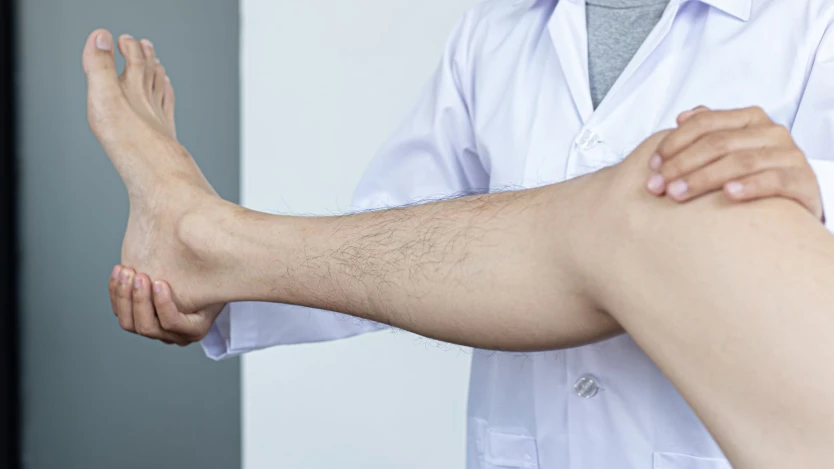 Ejercicios de rehabilitación tras una prótesis de rodilla